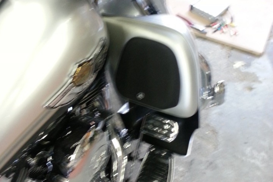 2012-10-25-17.18.37-960x640_c 2001 Harley Davidson Ultra Classic - Audio Upgrades 