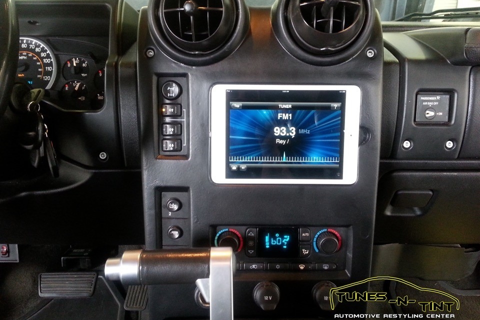 20131009_123102-960x640_c 2006 Hummer H2 - Custom IPAD Dash 