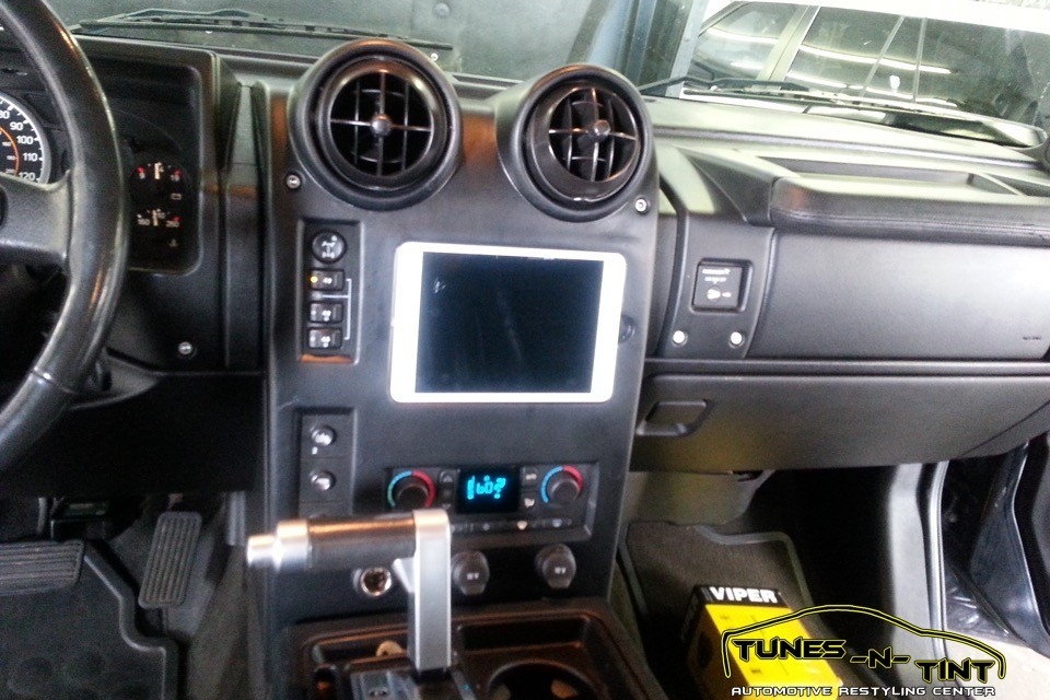 20131009_123354-960x640_c 2006 Hummer H2 - Custom IPAD Dash 