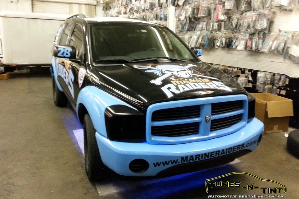 20131202_182517-960x640_c 2004 Dodge Durango - Lakeland Raider Graphics 