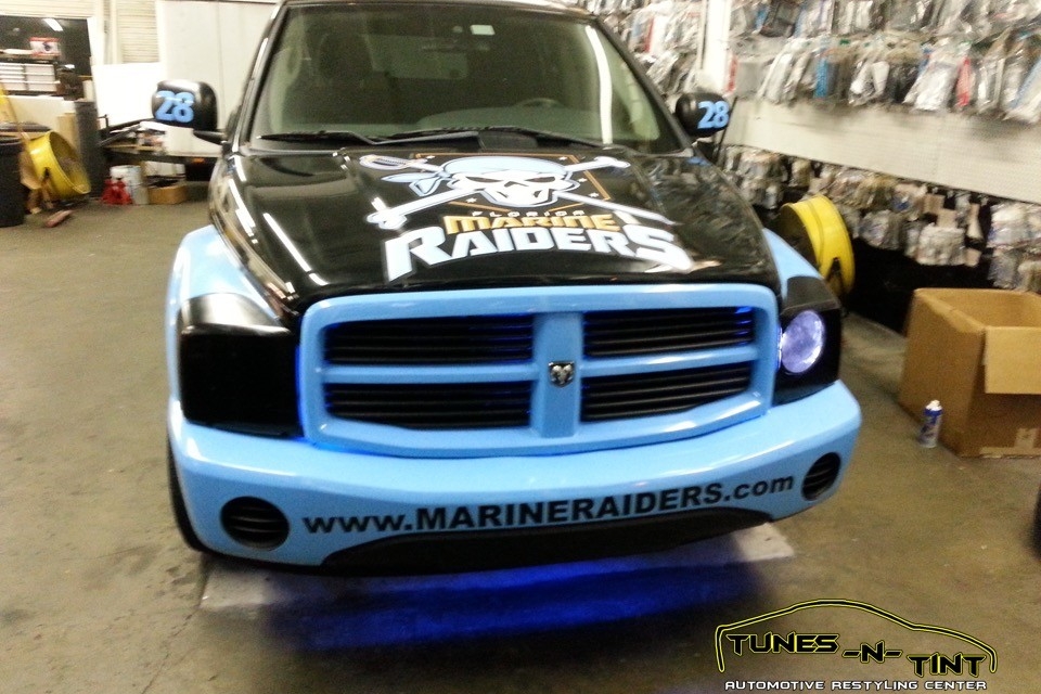 20131202_182524-960x640_c 2004 Dodge Durango - Lakeland Raider Graphics 