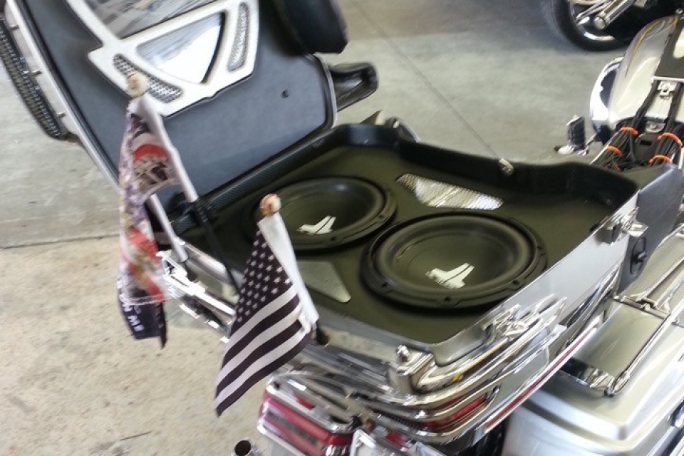 2014-05-20-12.27.11-960x640_c 2001 Harley Davidson Ultra Classic - Audio Upgrades 