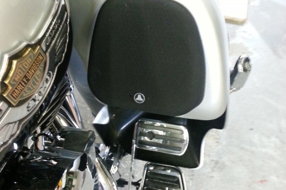 IMG_20121025_171834-960x640_c 2002 Harley Davidson Ultra Classic - Audio Upgrades 