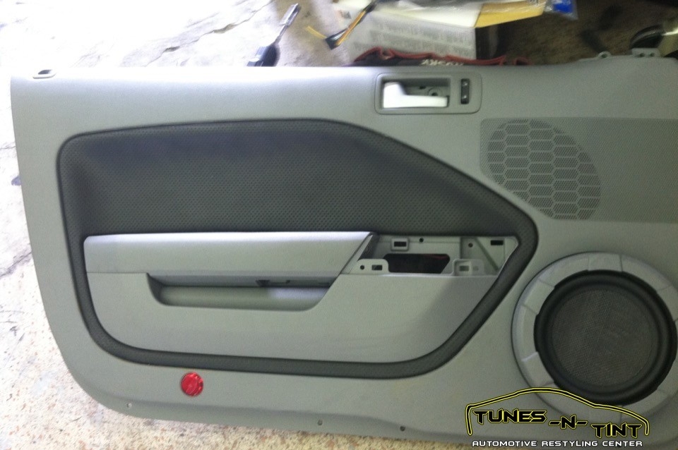 IMG_2641-960x638_c 2006 Ford Mustang - 8in Door Speaker 