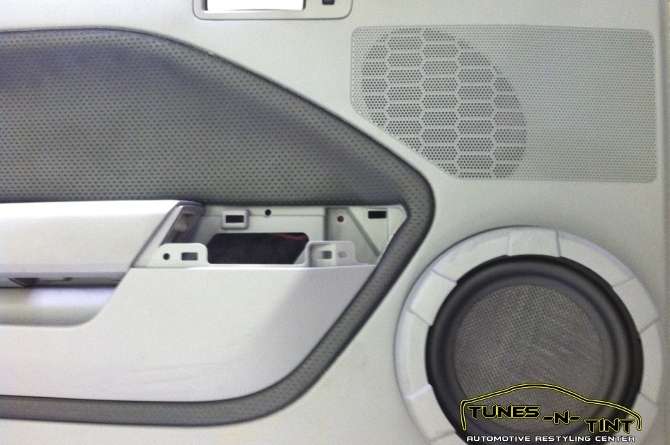 IMG_2643-960x638_c 2006 Ford Mustang - 8in Door Speaker 