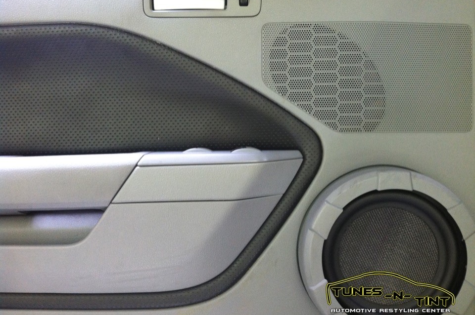 IMG_2644-960x638_c 2006 Ford Mustang - 8in Door Speaker 