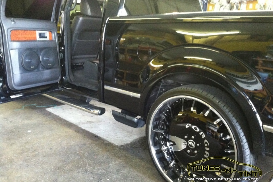 IMG_4073-960x640_c 2012 Ford F150 - Custom Audio 