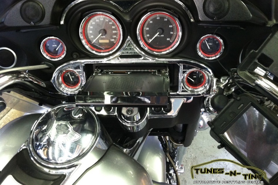 IMG_4165-960x640_c 2001 Harley Davidson Ultra Classic - Audio Upgrades 
