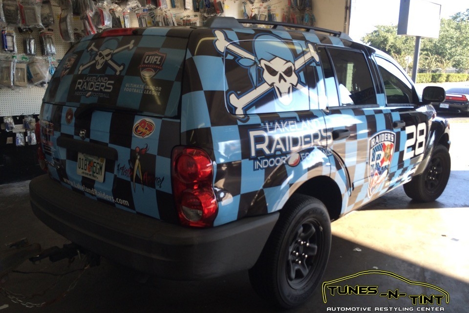 IMG_6435-960x640_c 2004 Dodge Durango - Lakeland Raider Graphics 