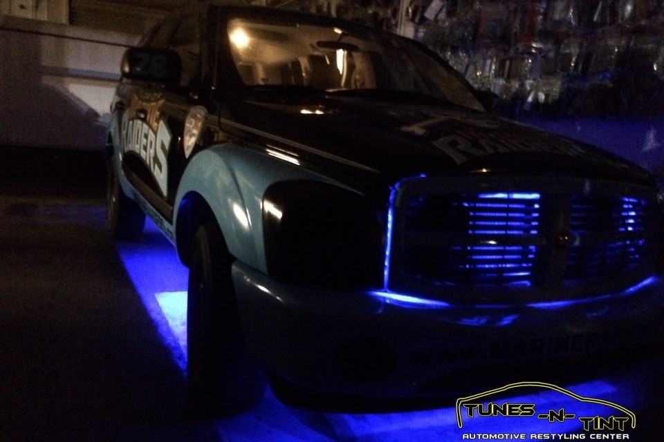 IMG_6916-960x640_c 2004 Dodge Durango - Blue Undercar Lighting 