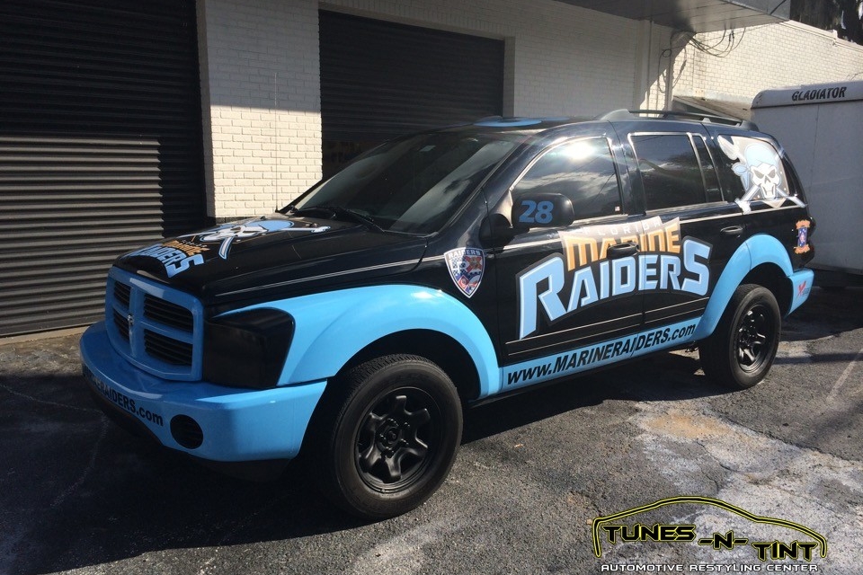 IMG_6976-960x640_c 2004 Dodge Durango - Lakeland Raider Graphics 