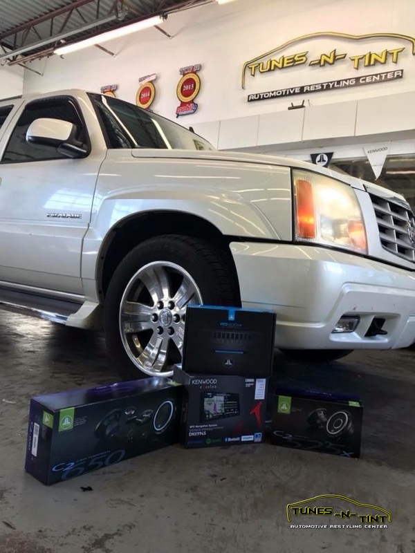 Escalade-Audio-System-4 Cadillac 