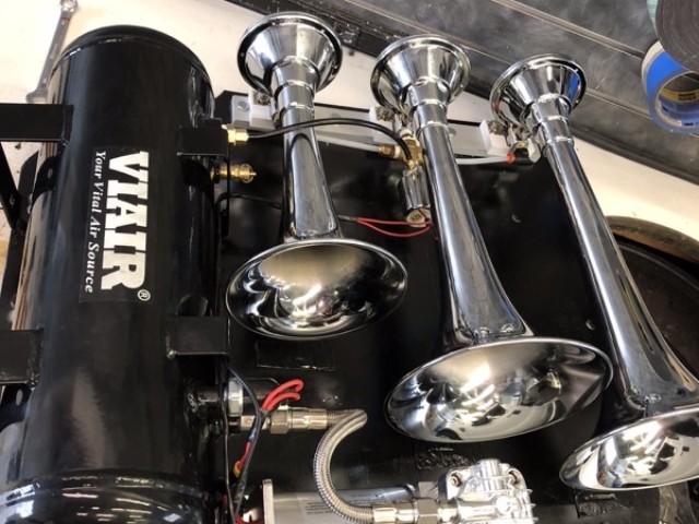 Ford-F250-Air-Horns-3-640x480_c 2008 Ford F-250 Air Horns 